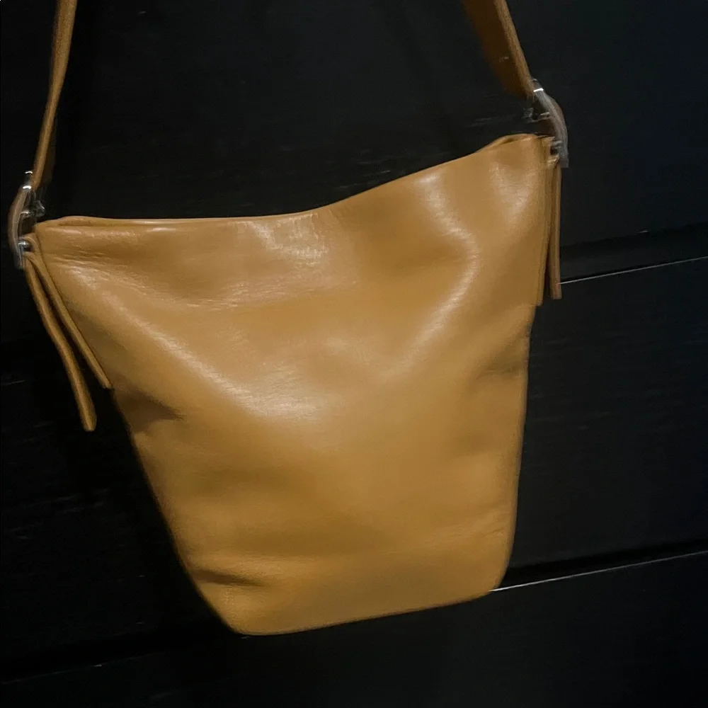 Coach soho vintage Yellow Leather Hobo Bag
9186 - Picture 2 of 10